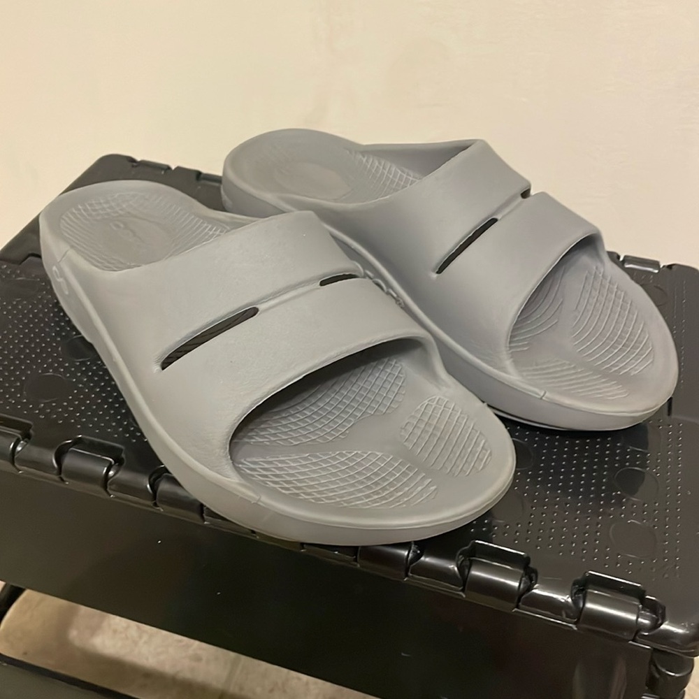 Oofos Gray Recovery Slide Sandals Mens Size 5 Womens Size 7